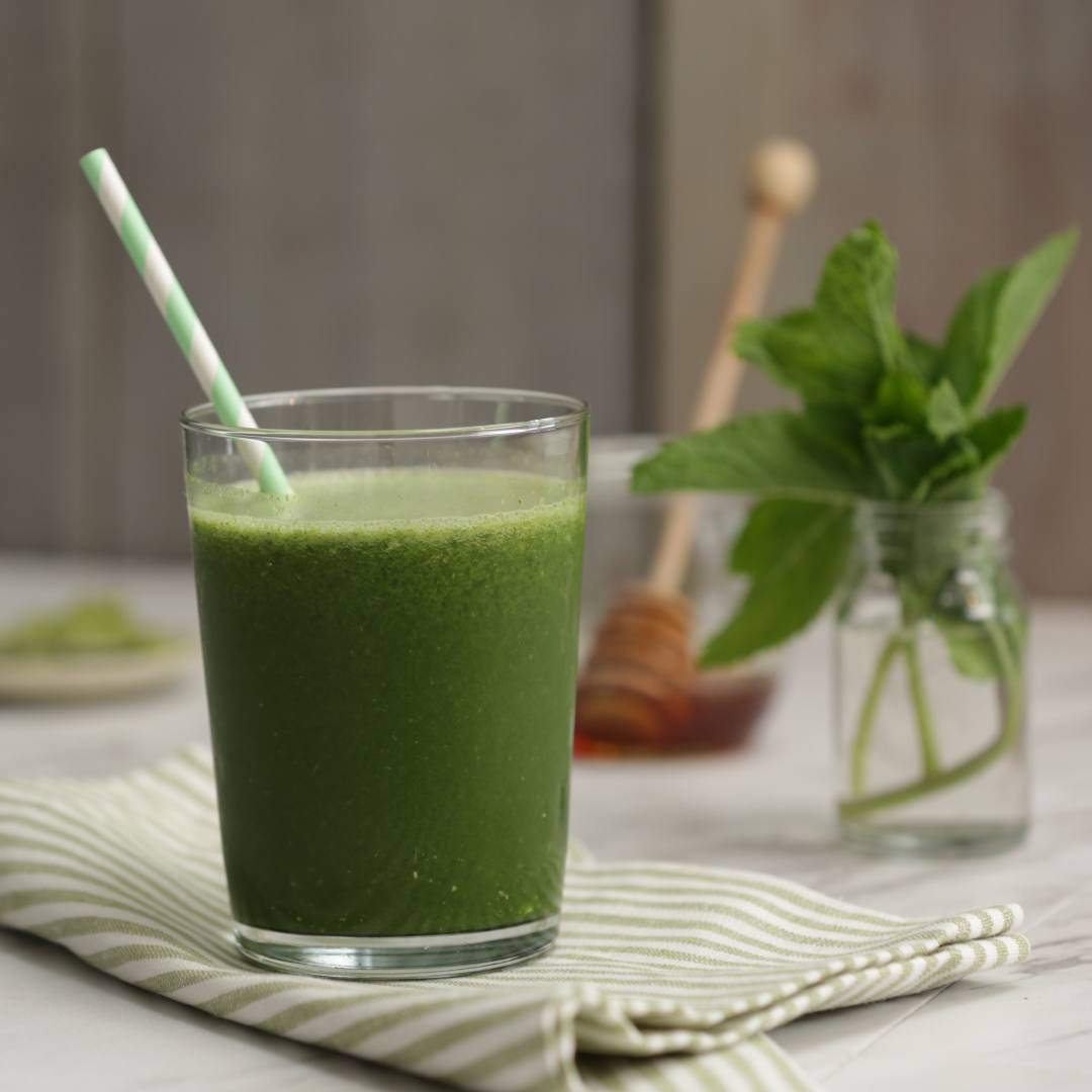 green mint and honey smoothie
