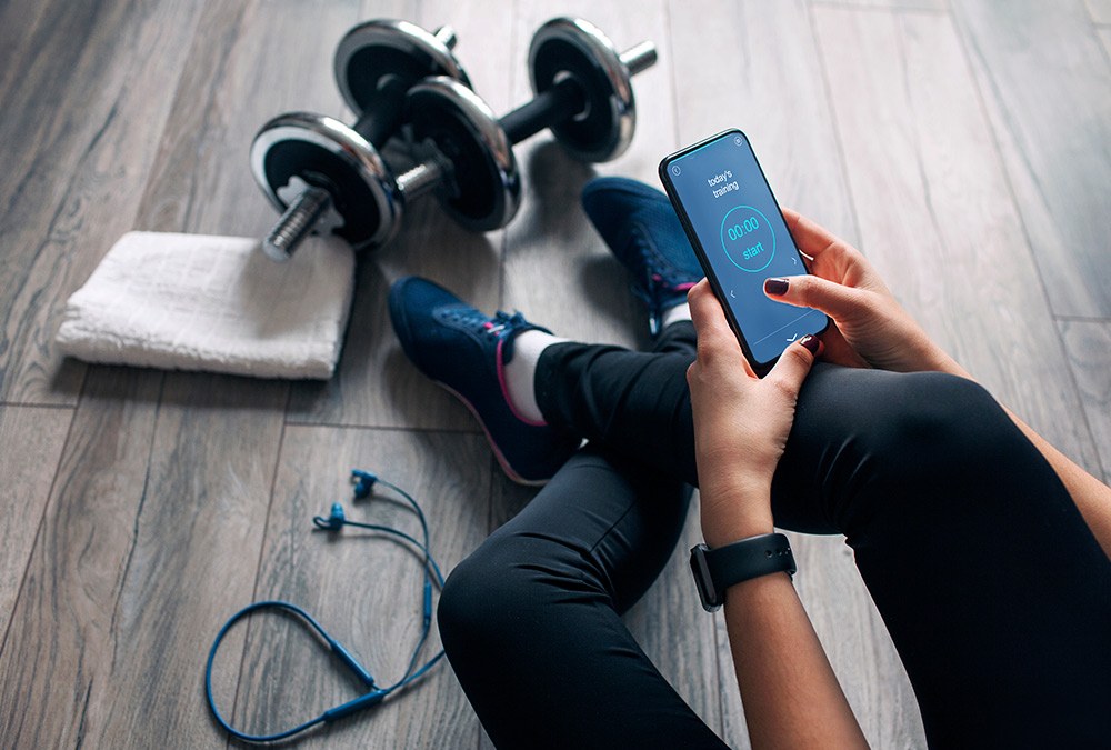 woman using app to help with workout
