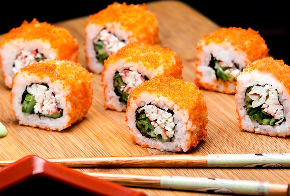 sushi with tobiko and masago